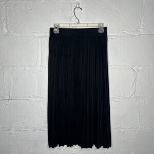 Tahari Women's Black Pleated Accordion Faux Suede Leather Skirt Size Small NWT